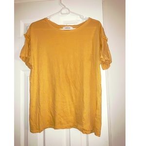 Carly Jean Los Angeles tylee t shirt in mustard